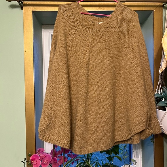 Michael Kors Cape Poncho Sweater Size S/M (but is more of a one size fits all) - Picture 2 of 7